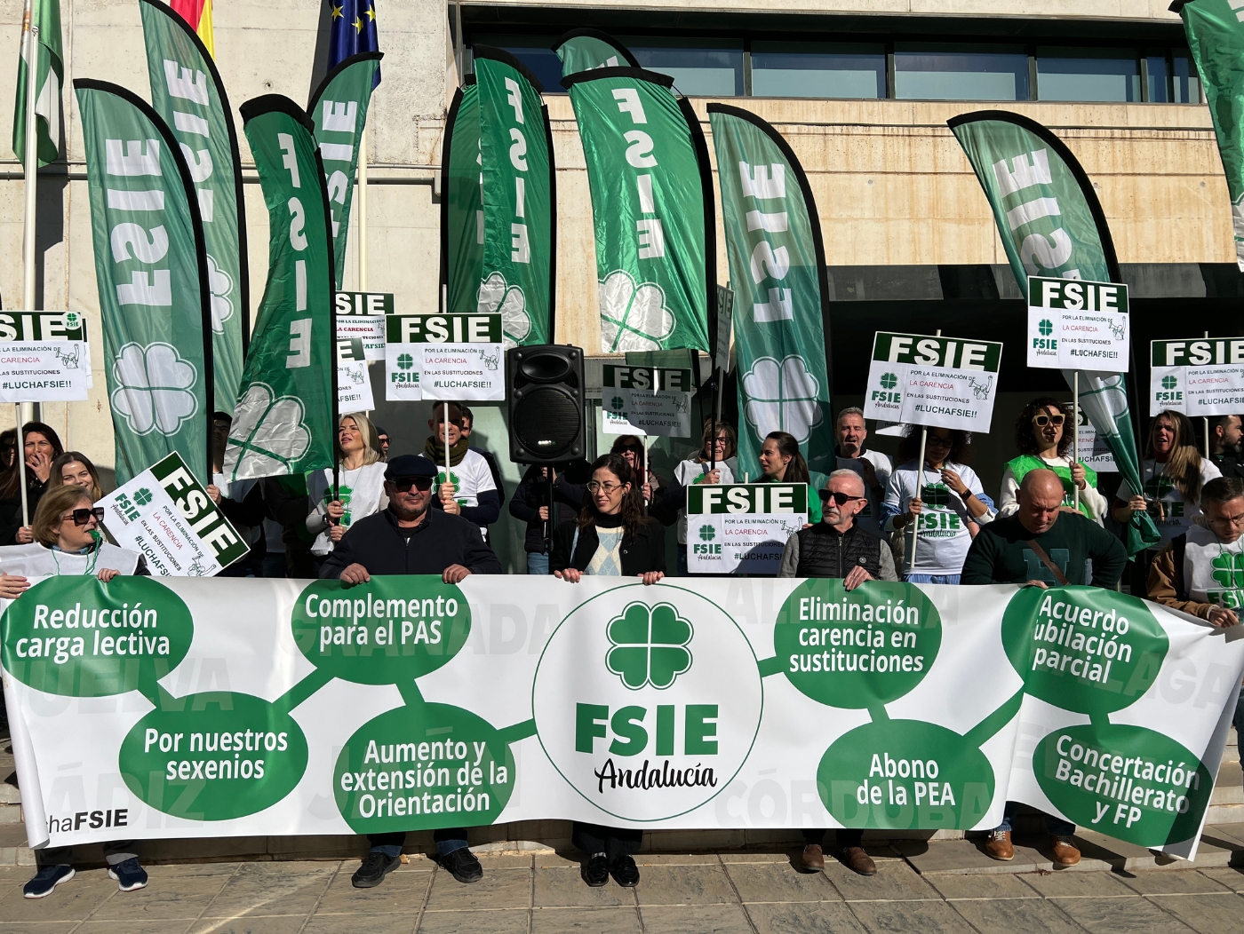 FSIE_Andalucía_se_concentra_en_Almería_para_pedir_la_eliminación_del_periodo_de_carencia_en_las_sustituciones_del_profesorado_en_centros_concertados_5.jpg