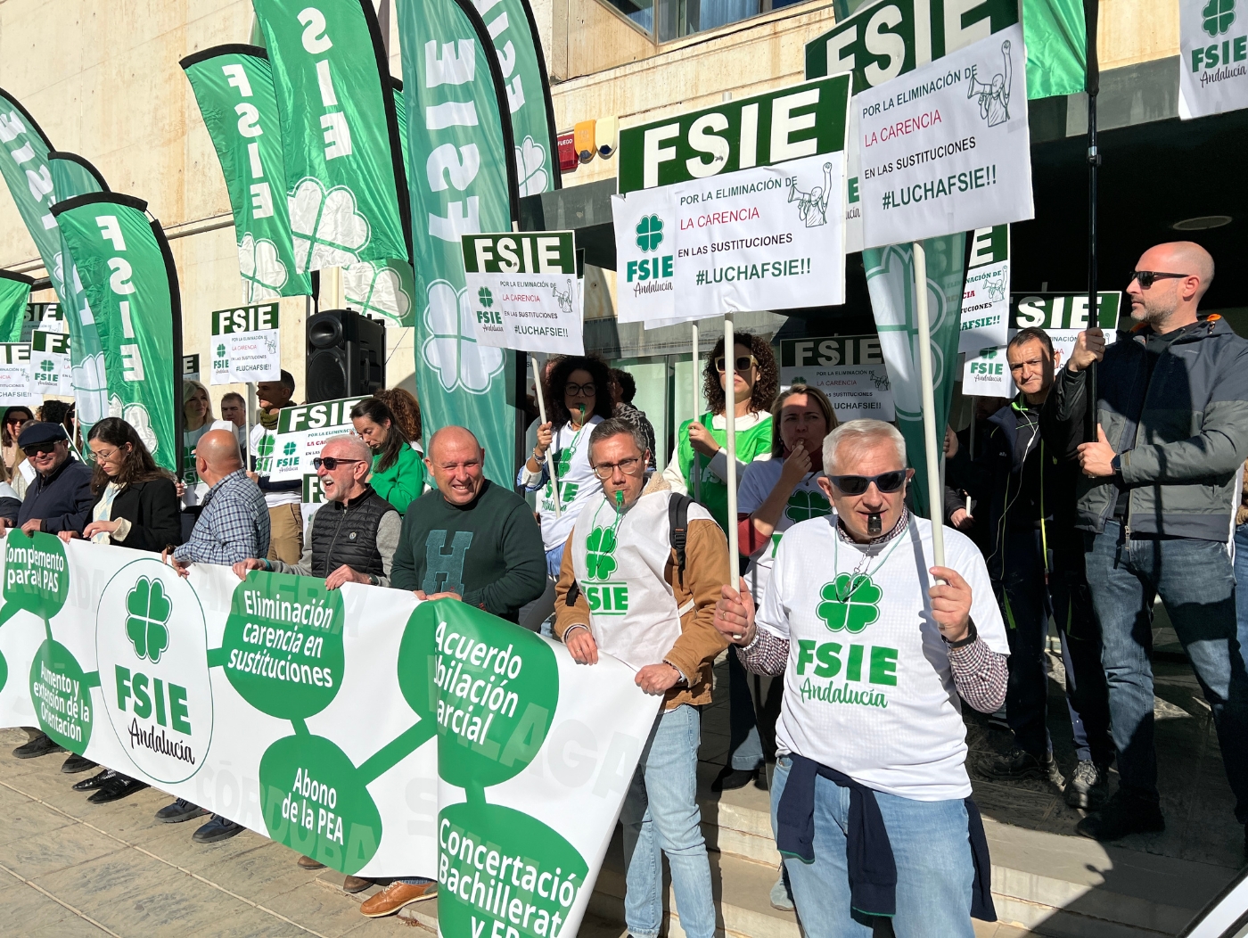 FSIE_Andalucía_se_concentra_en_Almería_para_pedir_la_eliminación_del_periodo_de_carencia_en_las_sustituciones_del_profesorado_en_centros_concertados_8.jpg