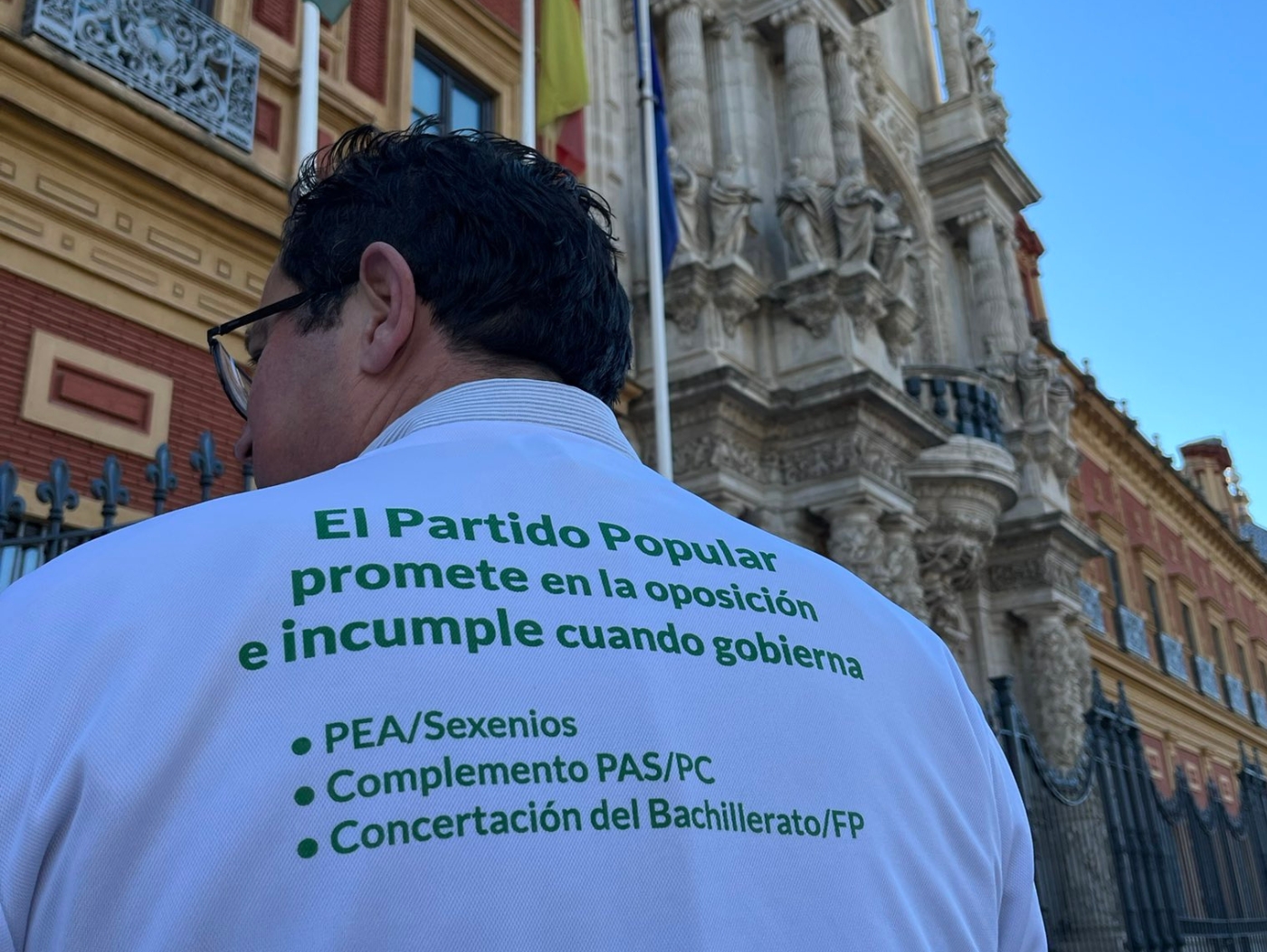 FSIE Andalucía se concentra para protestar por el incumplimiento del PP con la enseñanza concertada 24 noviembre 2023 3