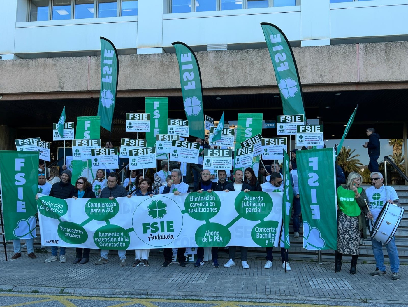 2025.01Ene.31 FSIE Andalucía se concentra en Málaga para pedir más unidades de concertación del Bachillerato y la FP 4