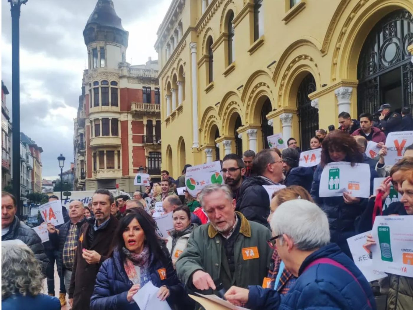FSIE Asturias se manifiesta en Oviedo 13 de diciembre 2022 por la equiparacion salarial en los centros concertados con otros sindicatos