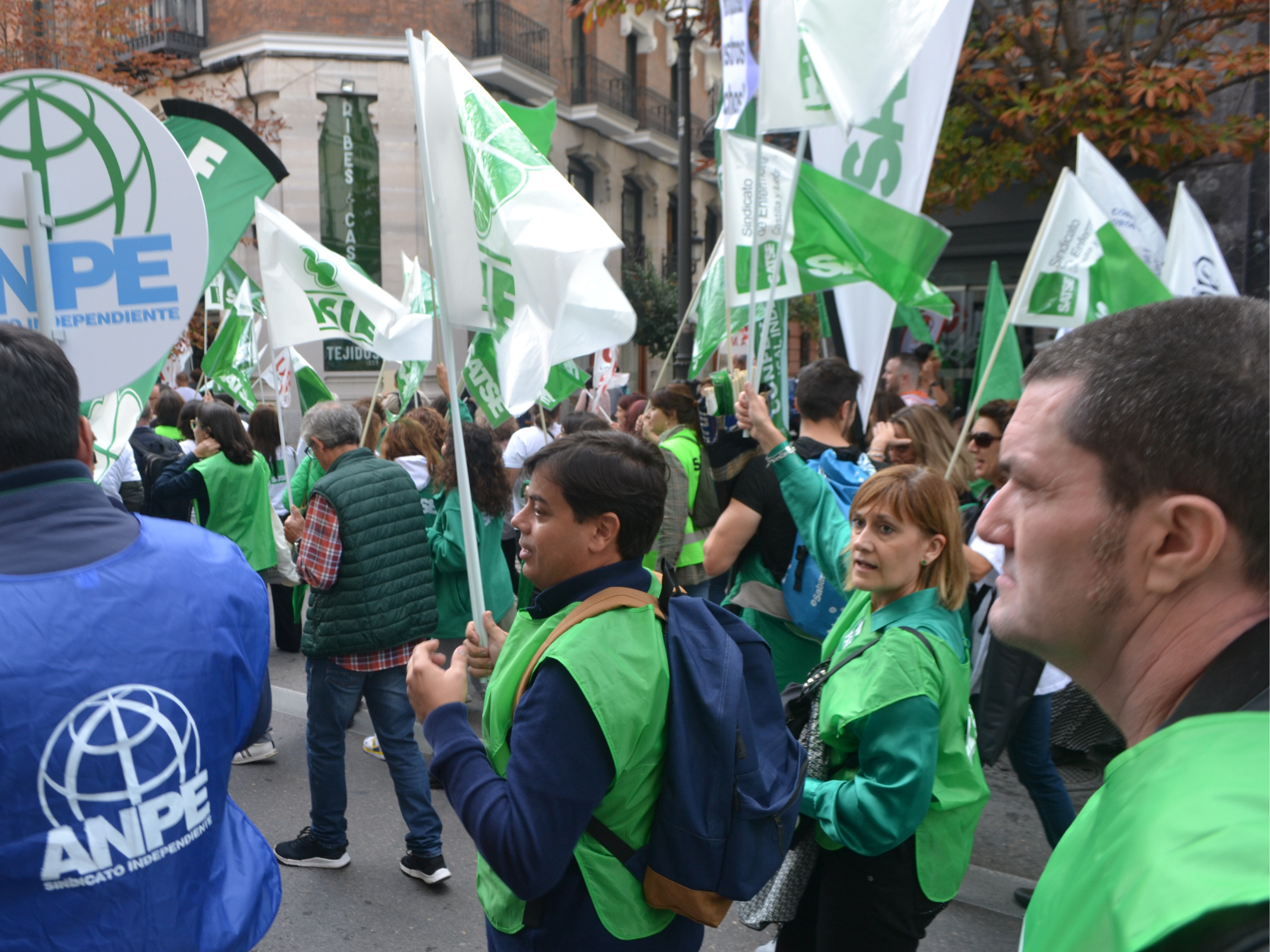 22 Octubre Madrid FSIE Manifestación Subir Salarios 15 Aragón bajando a la plaza